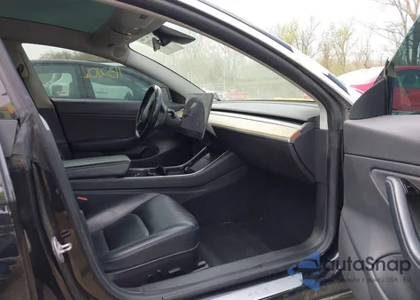 2018 Tesla Model 3 Long Range/Mid Range из США, поврежденный, VIN 5YJ3E1EA7JF035546